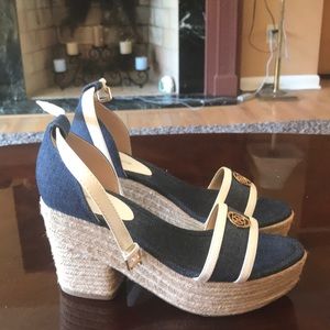 NWT Liz Claiborne denim and white heels